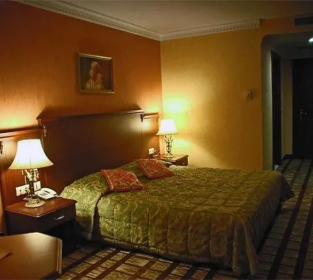 9 On Hotel Istanboel